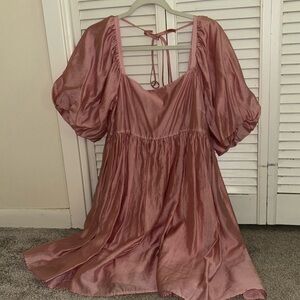 Pink dress, flowy skirt, puffy sleeves, zip up in back